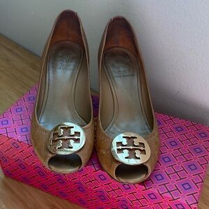 Tory Burch Tan Leather Peep-Toe Heels with Gold Logo Medallion